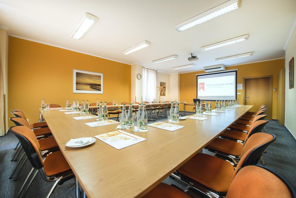 Akademie 4*