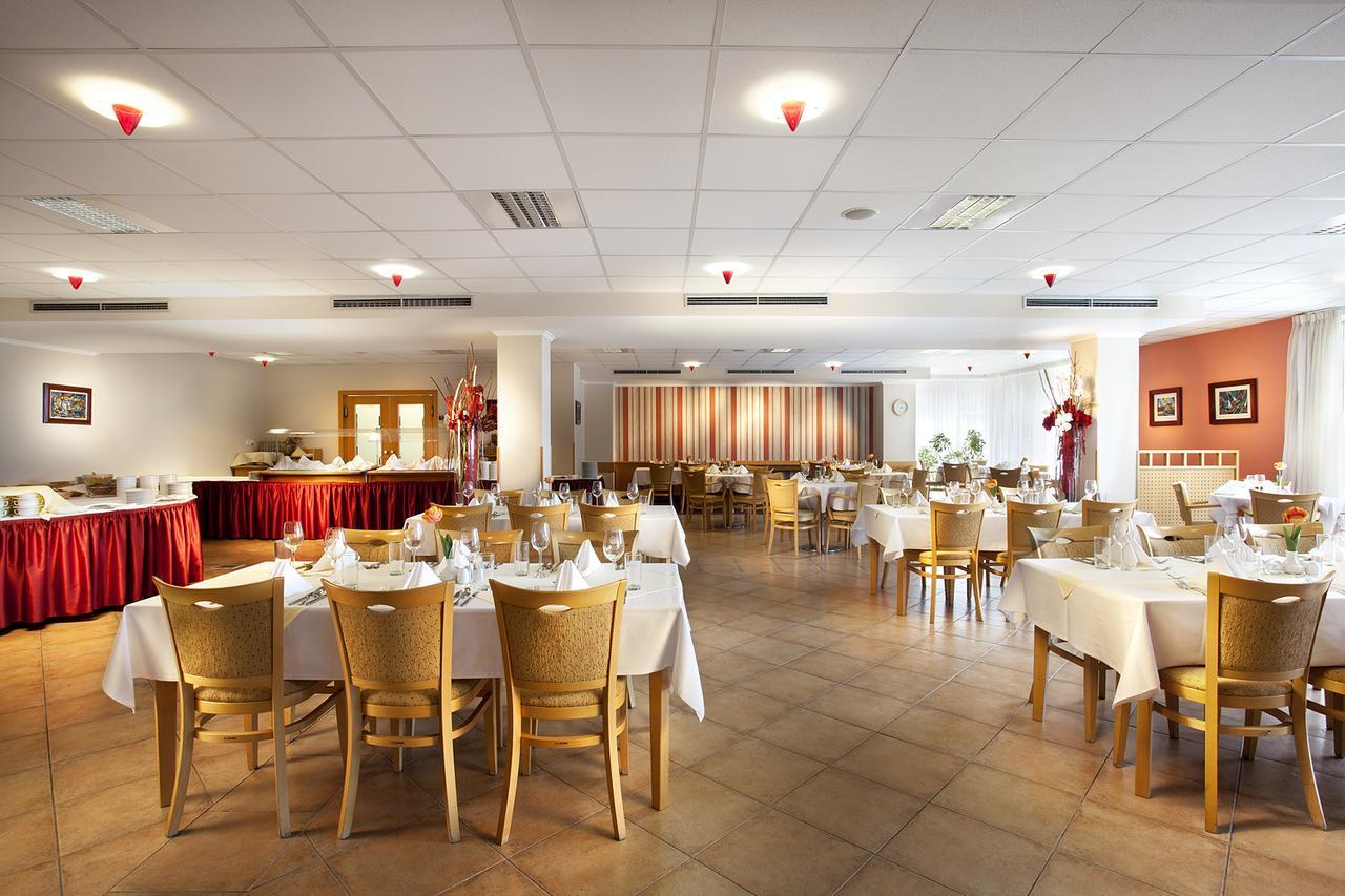 Akademie Готель 4*