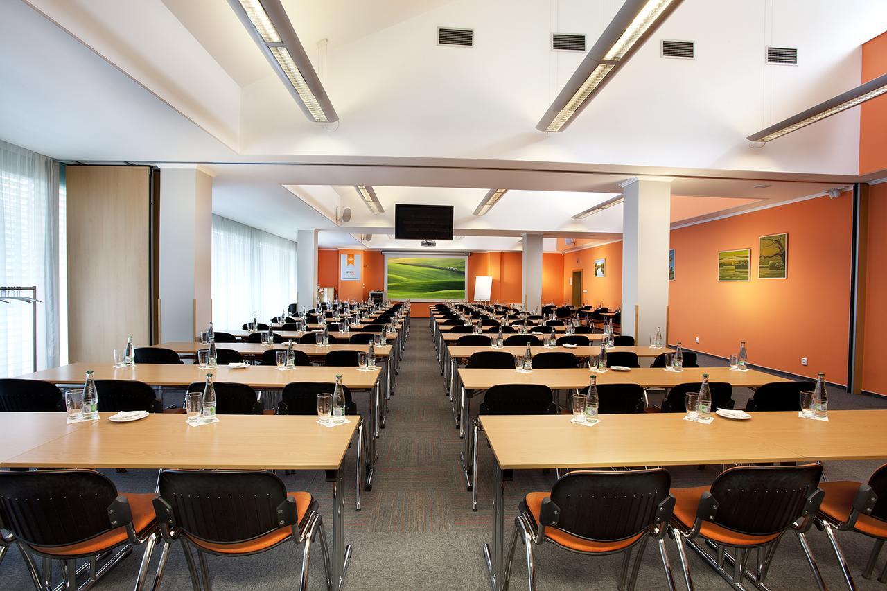 Akademie 4*